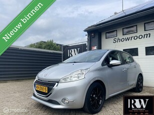 Peugeot 208 1.2 VTi Envy airco, cruise,navigatie,nieuwe APK!