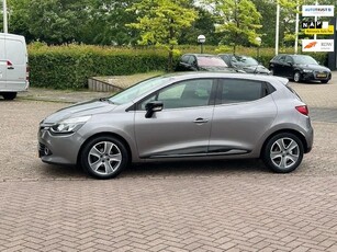 Renault Clio 0.9 TCe ECO Night&Day,bj.2016,kleur:grijs,5 deurs,navigatie,airco,sportvelgen,APK tot 05/2025 en NAP met 140598 km.