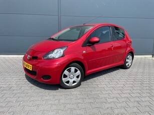 Toyota Aygo 1.0-12V Aspiration Red 2010 met 61275 km !!!!!