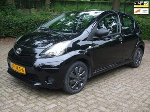 Toyota Aygo 1.0 VVT-i Comfort airco zwart 145 dkm NAP 5