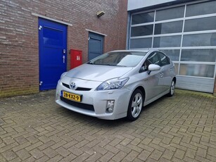 Toyota Prius 1.8 Dynamic XENON*HEAD UP*CAM*NAVI*LEDER*LM 17!