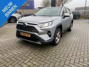 Toyota RAV4 2.5 Hybrid AWD EXECUTIVE TREKHAAK 1650KG TERKGEW PANO-DAK LEDER JBL-AUDIO 360-CAMERA NAVI AD-CRUISE STOELVERW CLIMA APPLE/ANDROID NL-AUTO