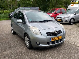 Toyota Yaris 1.3 VVTi Sol Automaat met airco, Dealerauto!