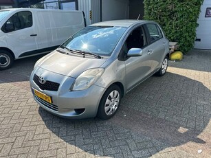 Toyota Yaris 1.3 VVTi Sol MMT