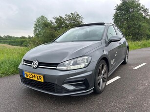 Volkswagen Golf 1.0 TSI Highline R-line Automaat Pano