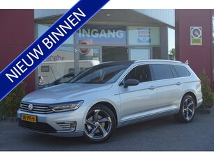 Volkswagen Passat Variant 1.4 TSI GTE Highline Zwart dak