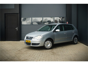 Volkswagen Polo 1.4-16V Comfortline | Airco | Aut. dimmende binnenspiegel | Trekhaak | Elek. verstelbare buitenspiegels | Elek. ramen voor | NAP | Radio | Goed onderhouden