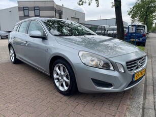 Volvo V60 1.6 T3 Ocean Race Airco/ECC,Navigatie,Leder