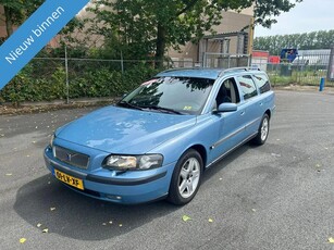 Volvo V70 2.4 Comfort Line NETTE AUTO RIJD EN SCHAKELT GOED