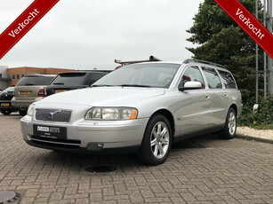 Volvo V70 2.4 Momentum, Leer, Clima, Cruise, Trekhaak!