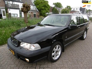 Volvo V70 XC 2.4 T AWD 193pk 4WD Leder Clima Trekhaak 1600kg Youngtimer