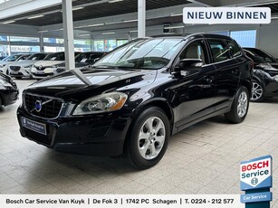 Volvo XC60 2.0T Momentum / NL auto / Automaat / Cruise / Stoelverwarming / Vol-leder / Parkeersensoren Voor&Achter / Autom. achterklep /