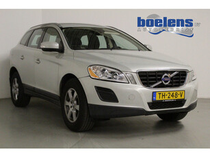 Volvo XC60 2.0T Momentum | ZIE FOTO'S! | 17'LMV | AFN/HAAK | STOEL-VERW | PDC-A | 203PK | COSMIC WHITE |