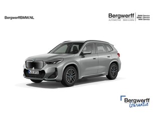 BMW iX1 eDrive20 M-Sport - Stoelverwarming - Camera -