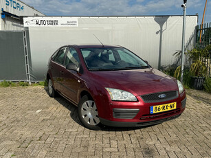 Ford Focus 1.4-16V Ambiente - NIEUWE APK - Airco - Elek ramen