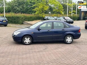 Ford Focus 1.4-16V Cool Edition sedan,bj.2002,kleur :