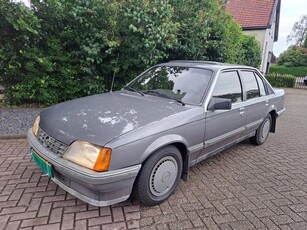 Opel Rekord 50.000 km ! 5bak 1.8 S 1 eigenaar (bj 1986)