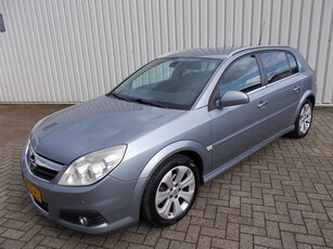 Opel Signum 2.2-16V Executive