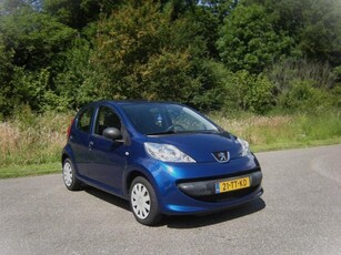 Peugeot 107 1.0-12V XR . 5 Deurs . weinig kilometers .