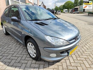 Peugeot 206 1.4 Forever ( UNIEKE LAGE KILOMETERSTAND)