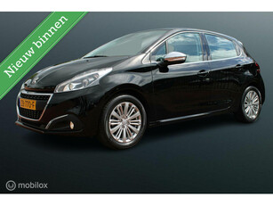 Peugeot 208 1.2 PureTech 110 PK Blue Lease Allure, Navi, pdc Voor + achter + camera, Cruise, Clima. Donker glas, Lmv