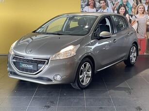 Peugeot 208 1.2 VTi Envy NAVIGATIE PARKEERSENSOREN ACHTER