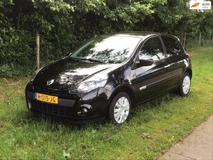 Renault Clio 1.2 Collection, in mooie staat, nieuwe