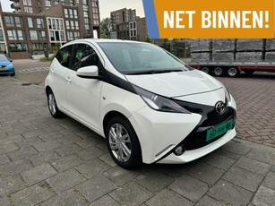 Toyota Aygo 1.0 VVT-i x-play Automaat (Airco / Camera / LM)