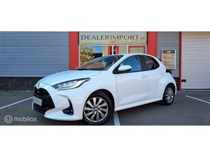 Toyota Yaris 1.5 VVT-i Dynamic + / BJ 2023 / 8.861 KM / LED