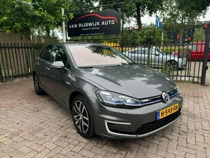 Volkswagen e-Golf Xenon Leder 12.290 NETTO 12.890 Na