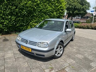 Volkswagen Golf MET COUD AIRCO & EVT NIEUW APK!