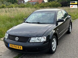 Volkswagen Passat 1.8-5V Turbo ECC Audio/CD Electric pakket