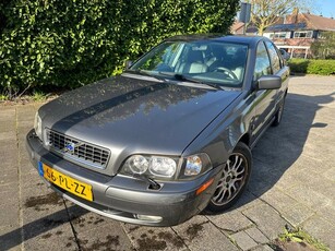 Volvo S40 MET LEER, CRUISE CONT, AIRCO & JAAR APK!