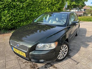 Volvo V50 AUTOMAAT MET LEER, CRUISE CONT & JAAR APK!