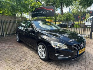 Volvo V60 2.4 D6 AWD Plug-In Hybrid Summum Xenon Leder Pano