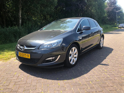 Opel Astra 1.7 CDTi S/S Cosmo. Wordt geleverd met nieuwe apk.