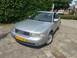 Audi A4 Limousine MET KOELE AIRCO & APK TOT 04-04-2025!