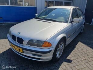 BMW 3-serie 318i Executive 1.9 I 77KW 318 2001 Grijs