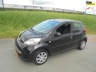 Peugeot 107 Peugeot 107 1.0 benzine 5 deurs met airco