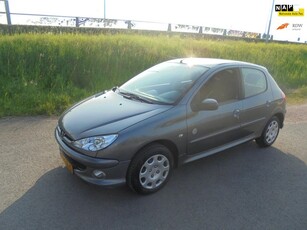 Peugeot 206 Peugeot 206 1.4 benzine 5 deurs met airco