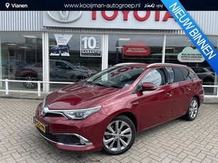 Toyota Auris Touring Sports 1.8 Hybrid Freestyle Lava red