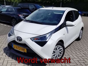 Toyota Aygo 1.0 VVT-i x-play Airco (bj 2020)