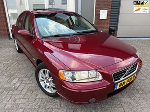 Volvo S60 2.0T Summum / Schuifdak / Navi / Leder / PDC