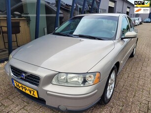 Volvo S60 2.5T Kinetic NAVI / TREKHAAK / YOUNGTIMER