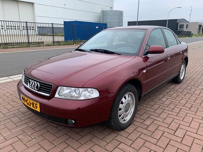 Audi A4 Limousine 1.6 Advance