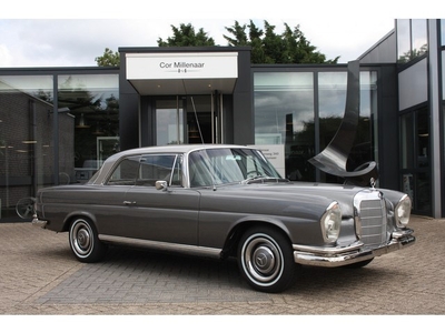 Mercedes-Benz W111 250SE Nieuwstaat Gerestaureerd