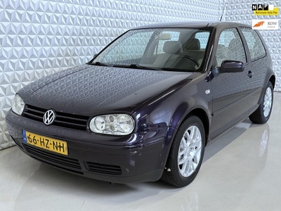 Volkswagen Golf 1.6-16V Highline Airconditioning + Cruise