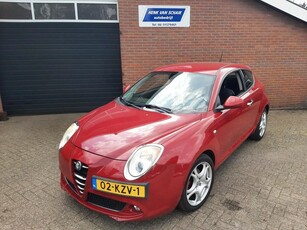 Alfa Romeo MiTo 1.4 T Distinctive - Cruise, parkeersensoren