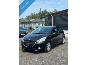 Peugeot 208 1.2 VTi Envy Parkeersensoren Navi BT