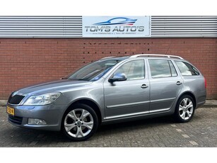 Skoda Octavia Combi 1.8 TSI Elegance Business. schuifdak.